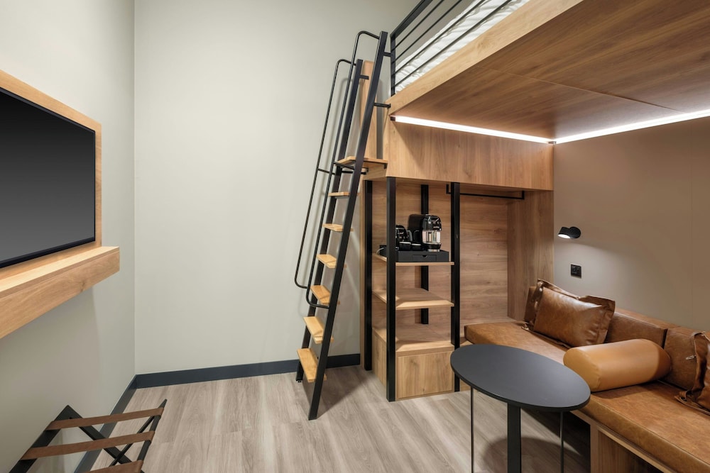 Moxy Hideaway Loft