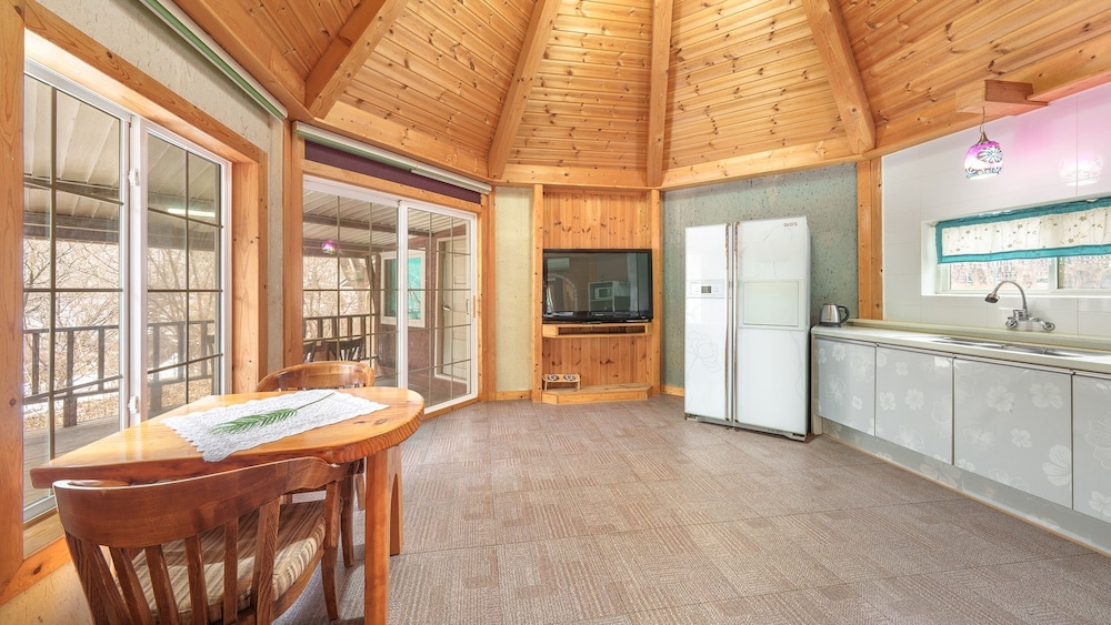 Basic Room, 1 Bedroom (Deluxe 1 (Pet, BBQ, Terrace, Spa)) - Photo 3