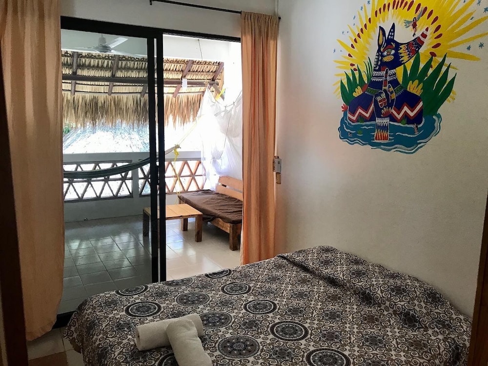 Deluxe Room, 1 Queen Bed with Sofa bed, Partial Lake View, Beachside