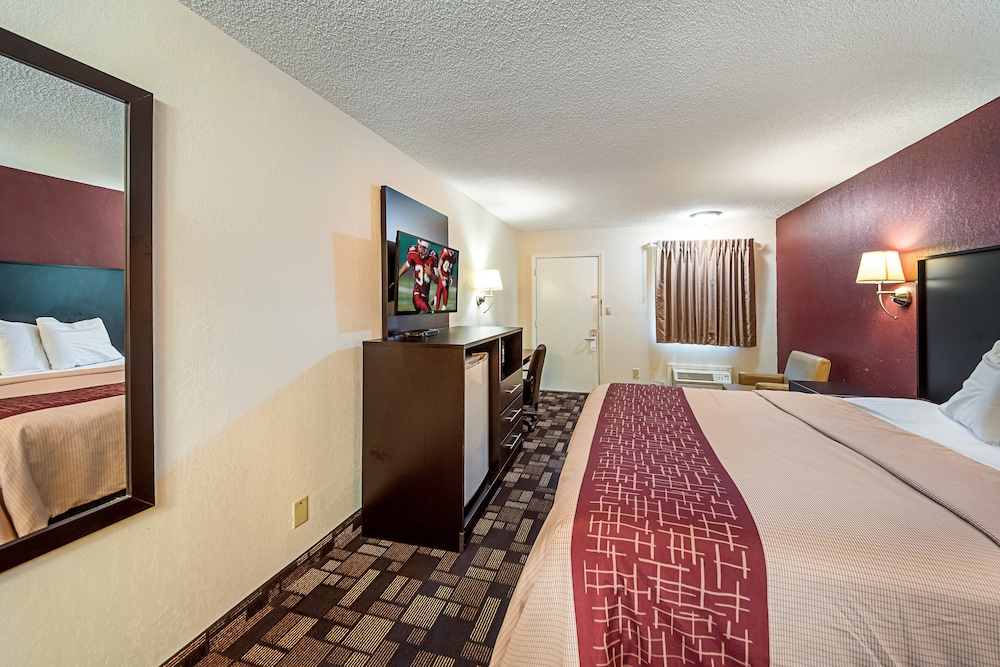Deluxe Room, 1 King Bed, Non Smoking photo 1