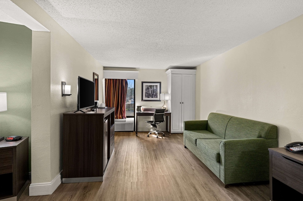 Suite, 1 King Bed, Non Smoking - Photo 5