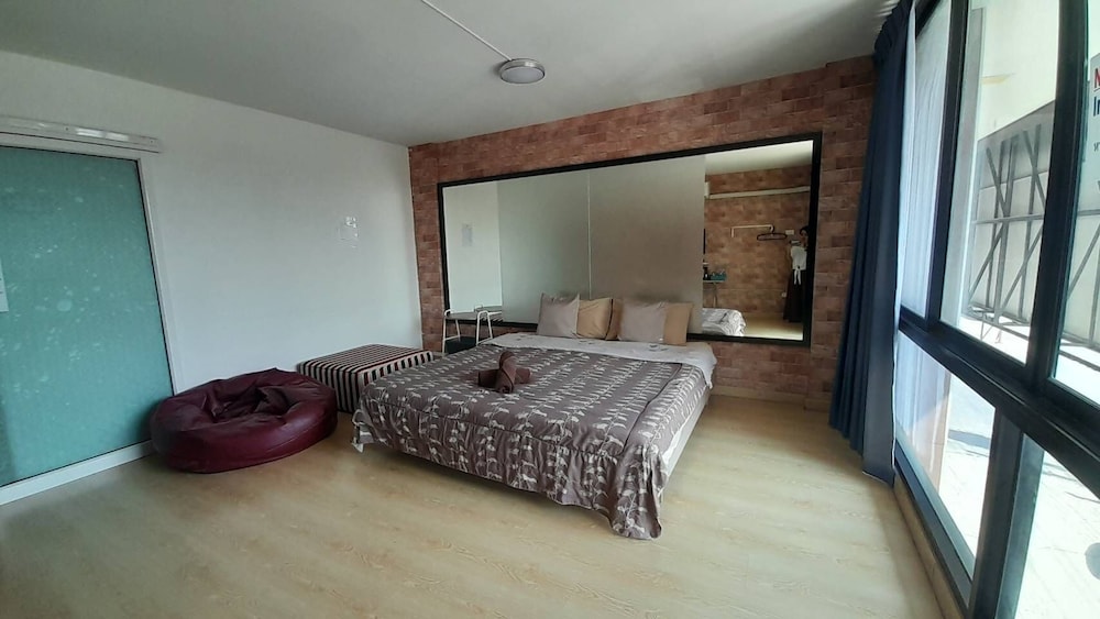 Economy Double Room, 1 King Bed photo 1