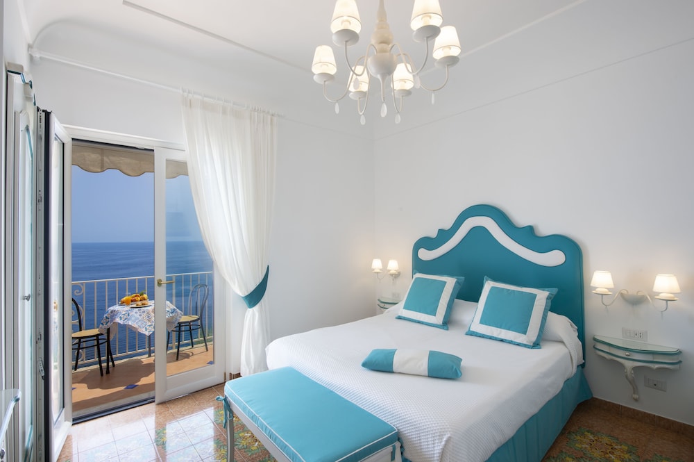 Standard Triple Room, Terrace, Sea View