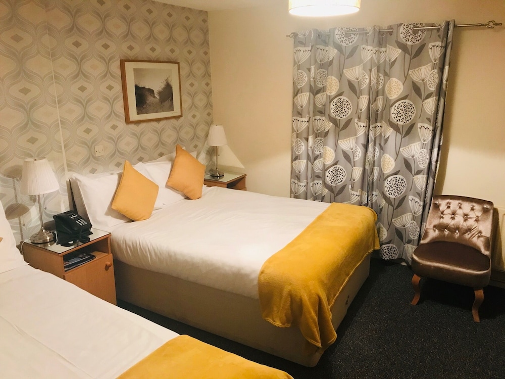 Family Triple Room, Ensuite photo 3
