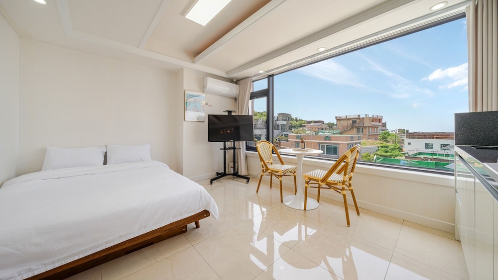 Basic Room, 1 Bedroom (Room 402(Half Ocean View/Private BBQ))
