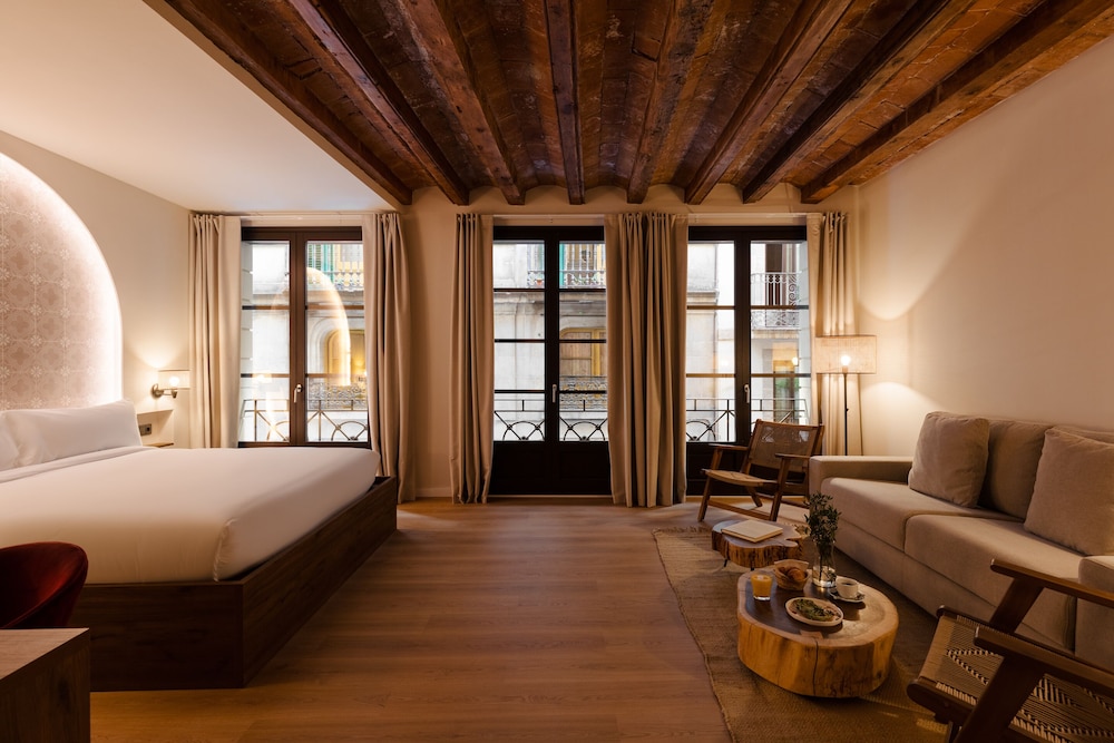 Superior Room, 1 King Bed With Sofa Bed photo 3
