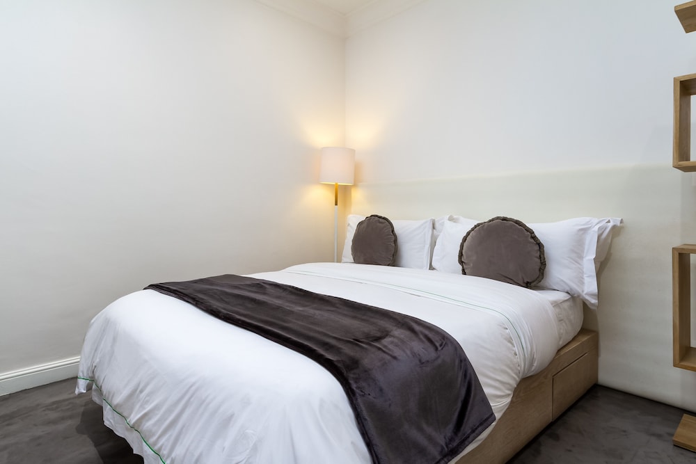 Suite (Rembrandt) photo 1