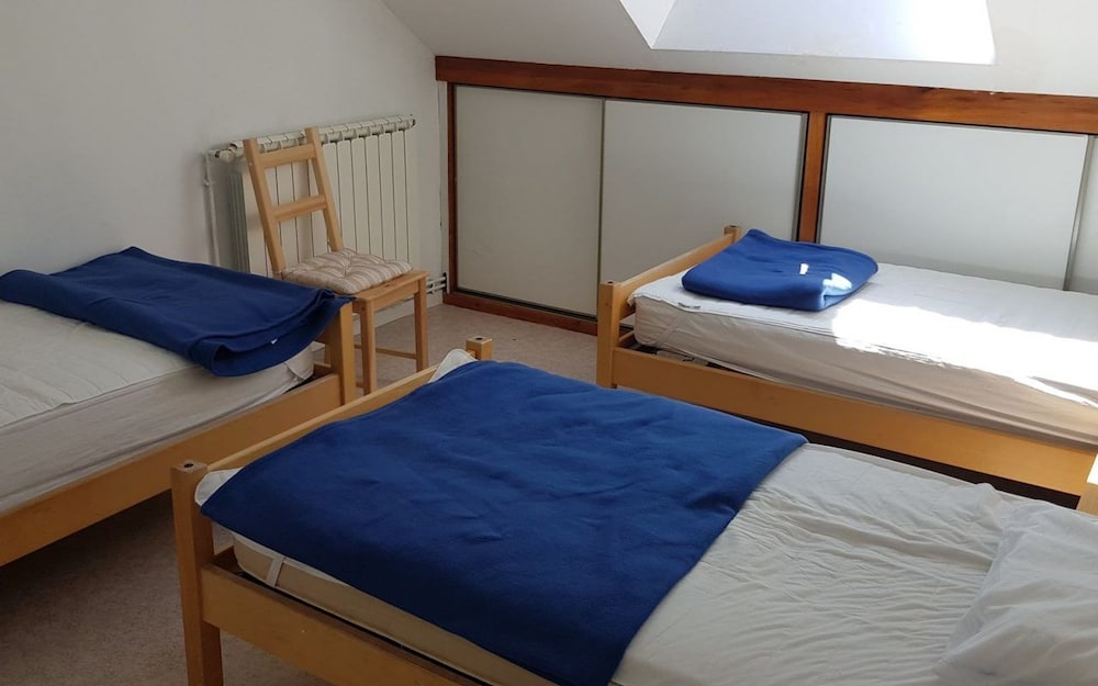 Economy Triple Room, 3 Twin Beds photo 3