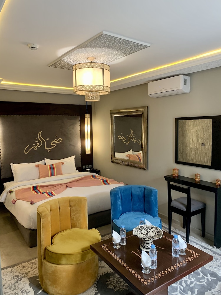 Junior Suite, 1 King Bed with Sofa bed