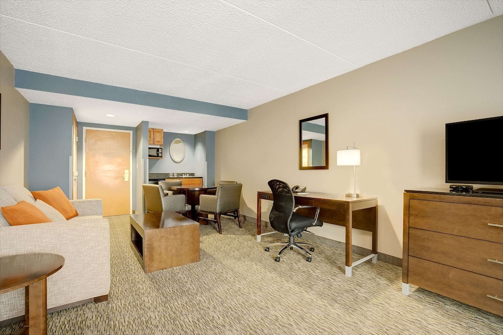 Executive Suite, 1 King Bed - Photo 1