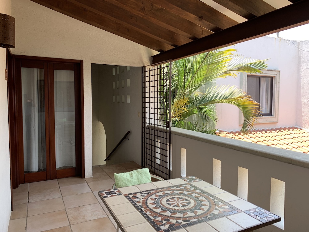 Suite 5 photo 1