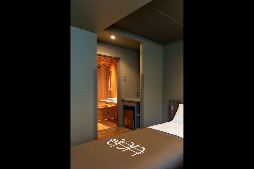 Classic Twin Room, 2 Twin Beds, Non Smoking, Private Bathroom thumbnail 6