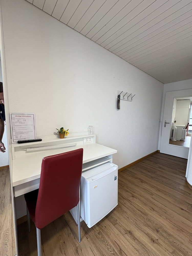 Basic Single Room, Balcony, Courtyard View photo 2