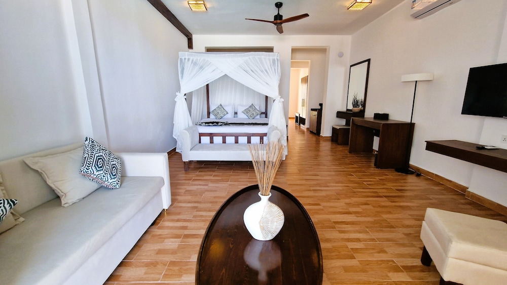 Deluxe Ocean Suite photo 1