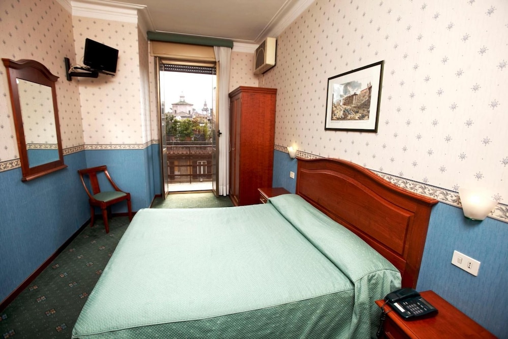 Standard Double or Twin Room photo 2