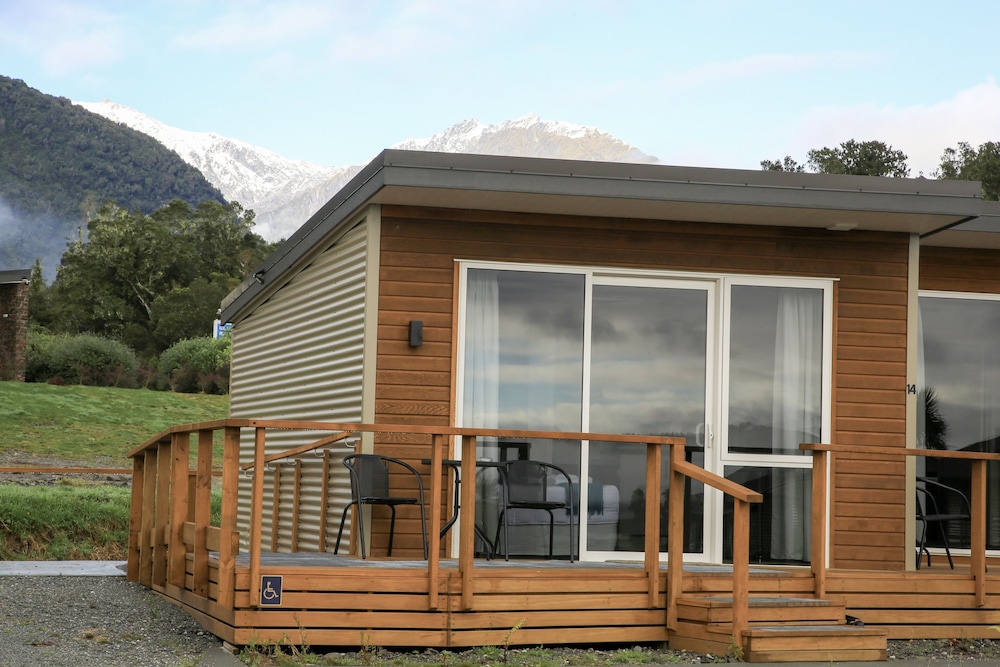 Unit, 1 Queen Bed, Accessible, Mountain View photo 2