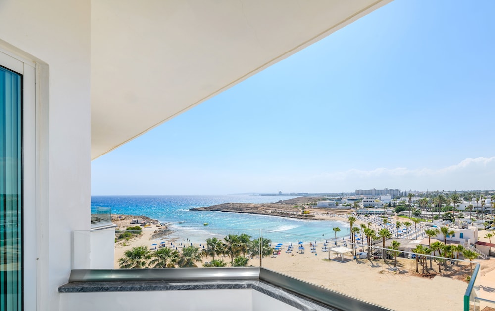 Deluxe Double or Twin Room, Sea View - Photo 4