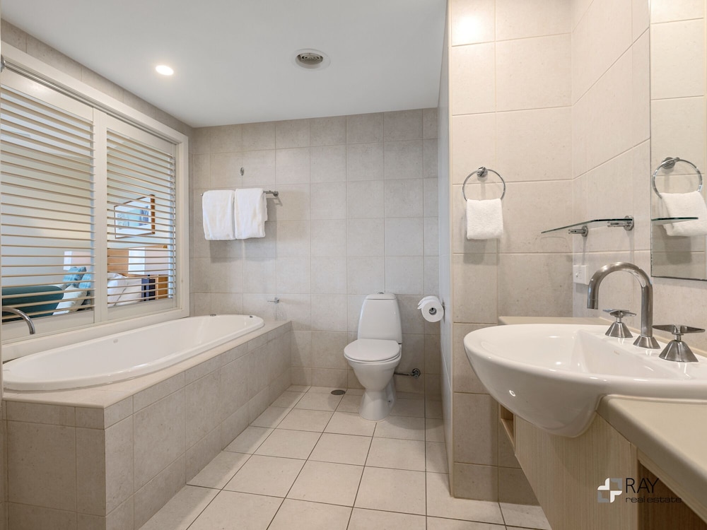 One Bedroom Spa Suite photo 2
