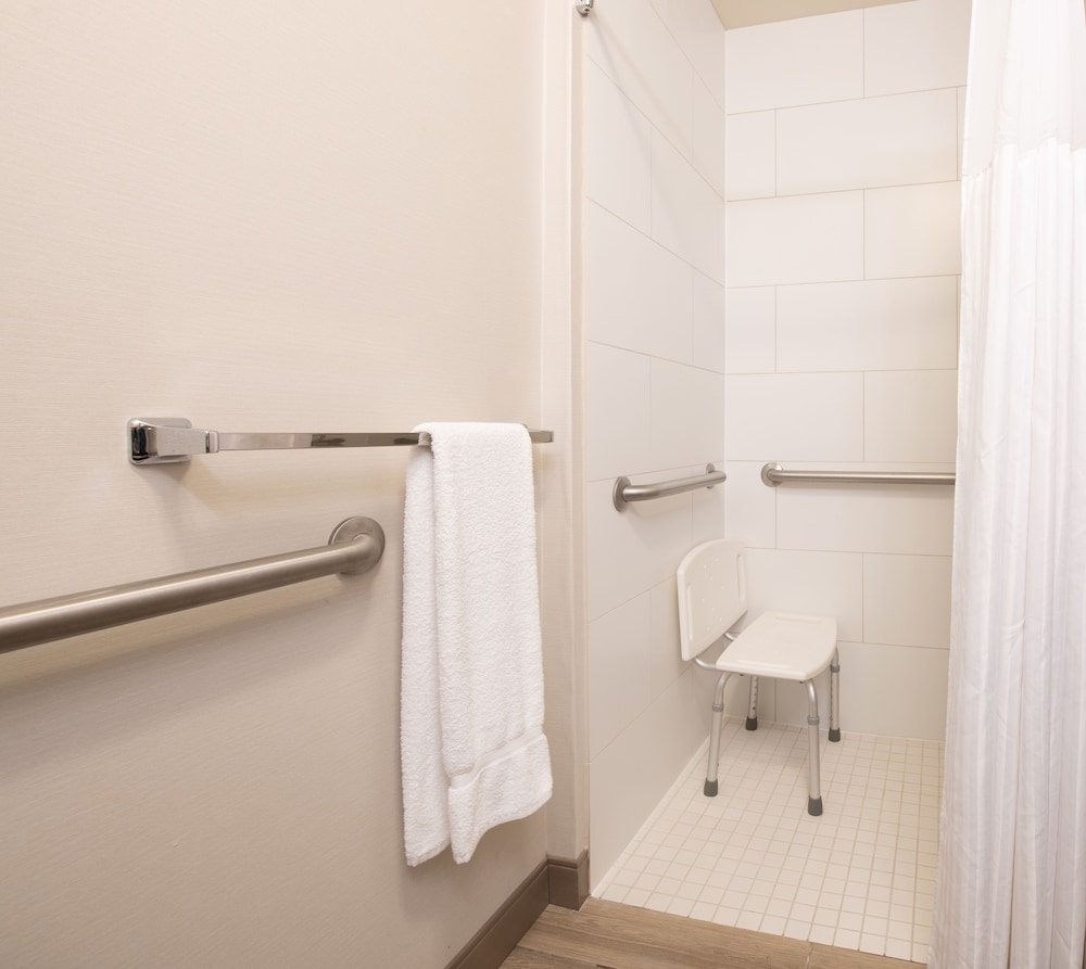 Room, 1 King Bed, Accessible (Hearing) - Photo 7