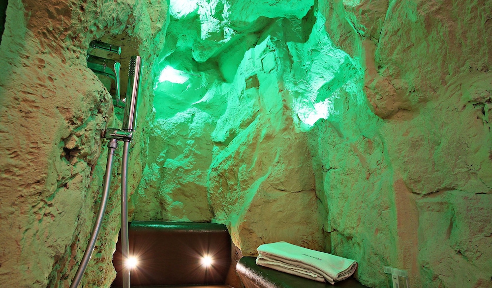 Superior Double Room (iZen, Grotto shower) photo 2