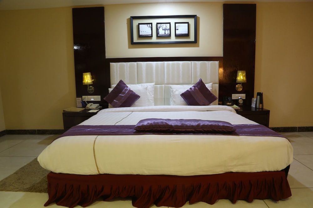 Deluxe Double Or Twin Room, 1 Queen Bed photo 3