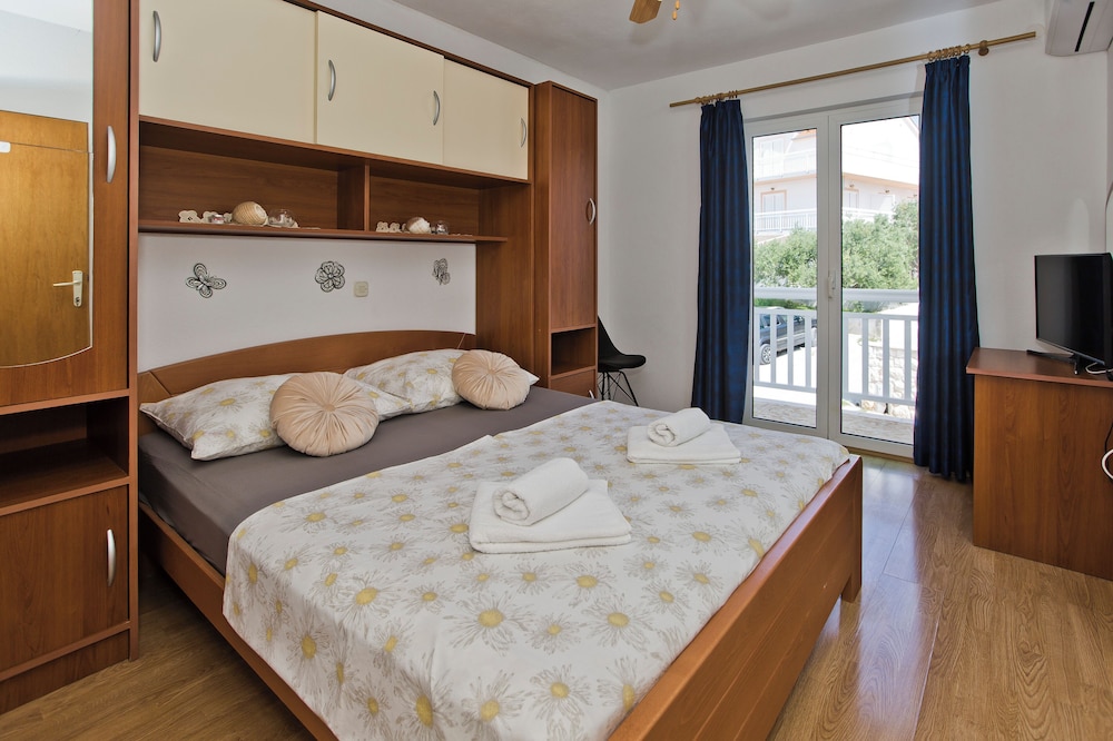 Apartment, Sea View, Sea Facing photo 2