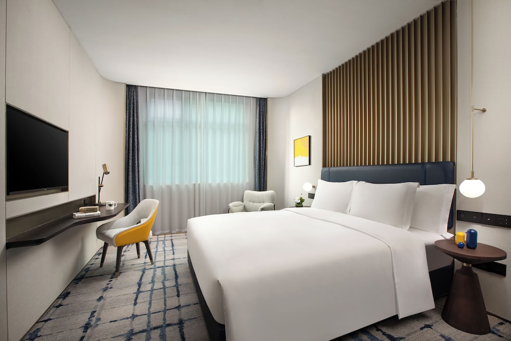 Standard Room, 1 King Bed - Photo 3