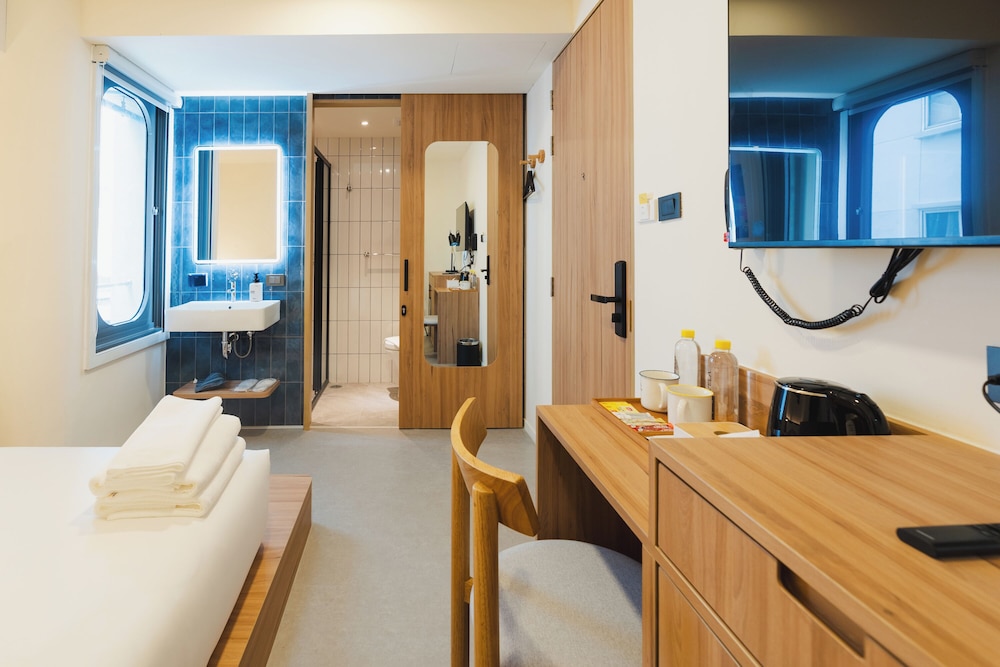 Superior Double Room, 1 King Bed photo 3