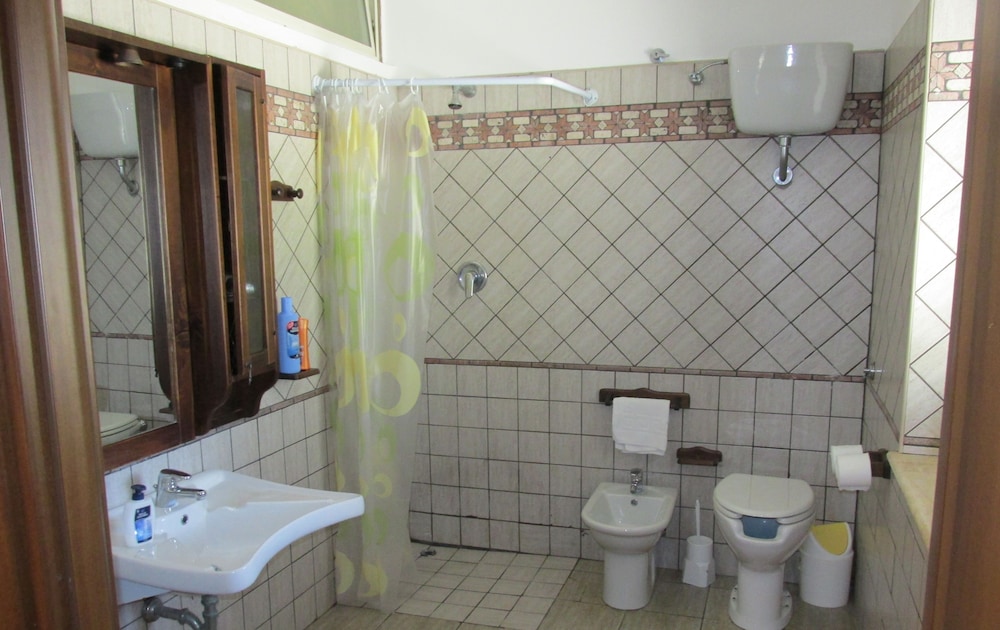 Quadruple Room - Photo 5