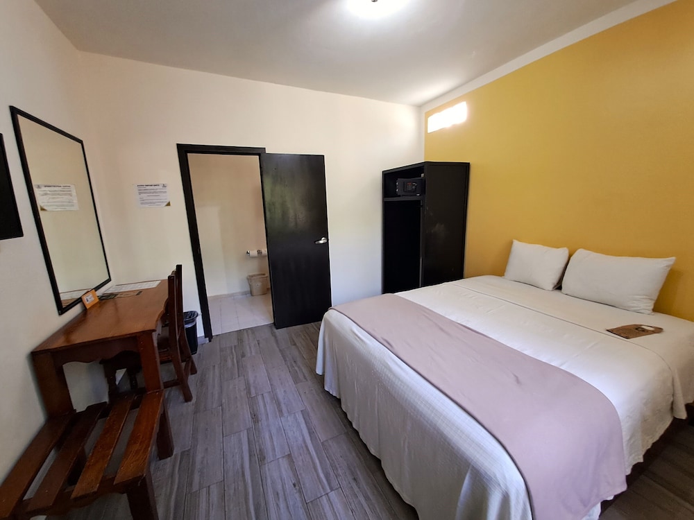 Standard Double Room, 1 Queen Bed, Non Smoking photo 1