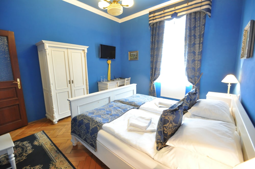 Standard Double Room, 1 King Bed photo 2