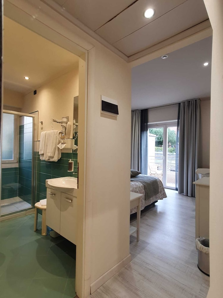 Double Room, Balcony - Photo 7