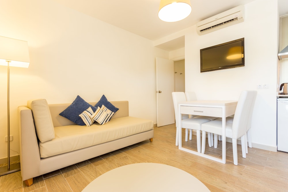 Apartment, 1 Bedroom, Balcony, Annex Building (30m from hotel) - Photo 6