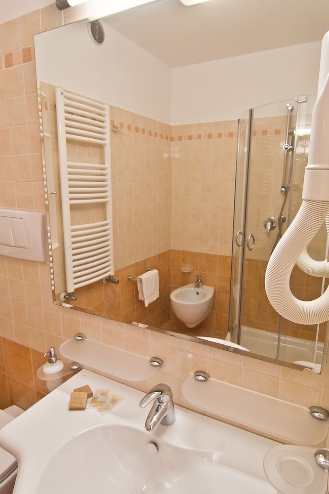 Double or Twin Room, Connecting Rooms (balcony) photo 2