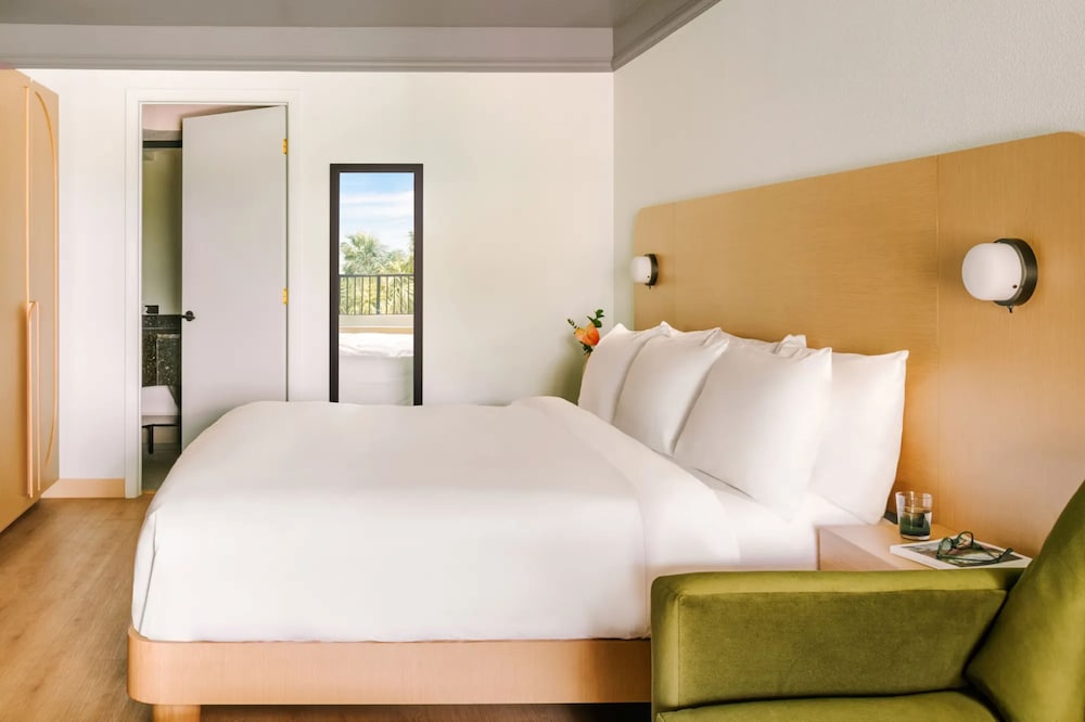 Standard Room, 1 King Bed - Photo 13