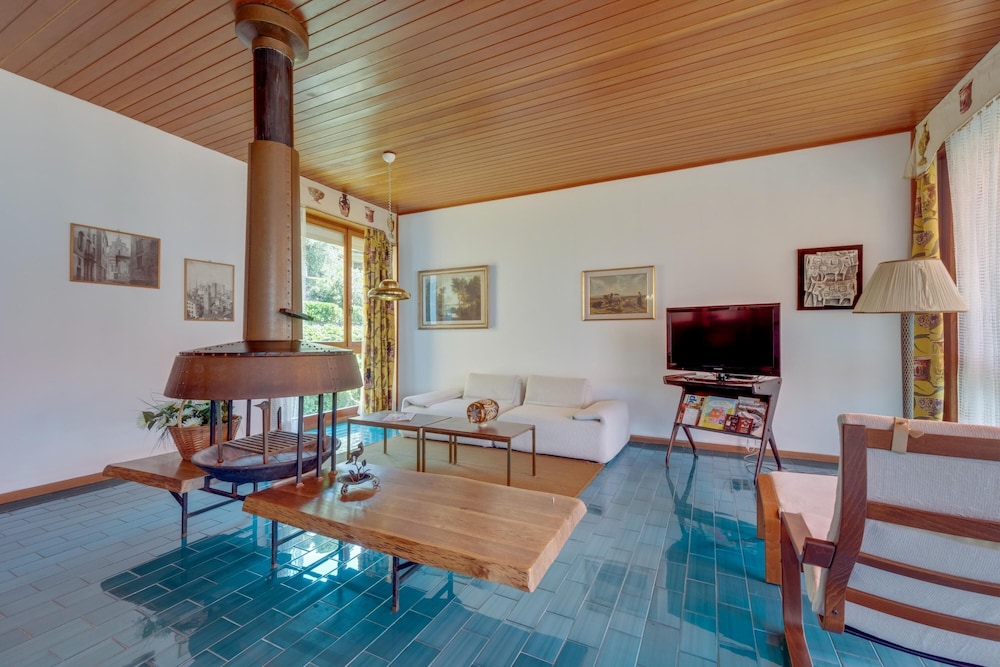 Villa photo 1