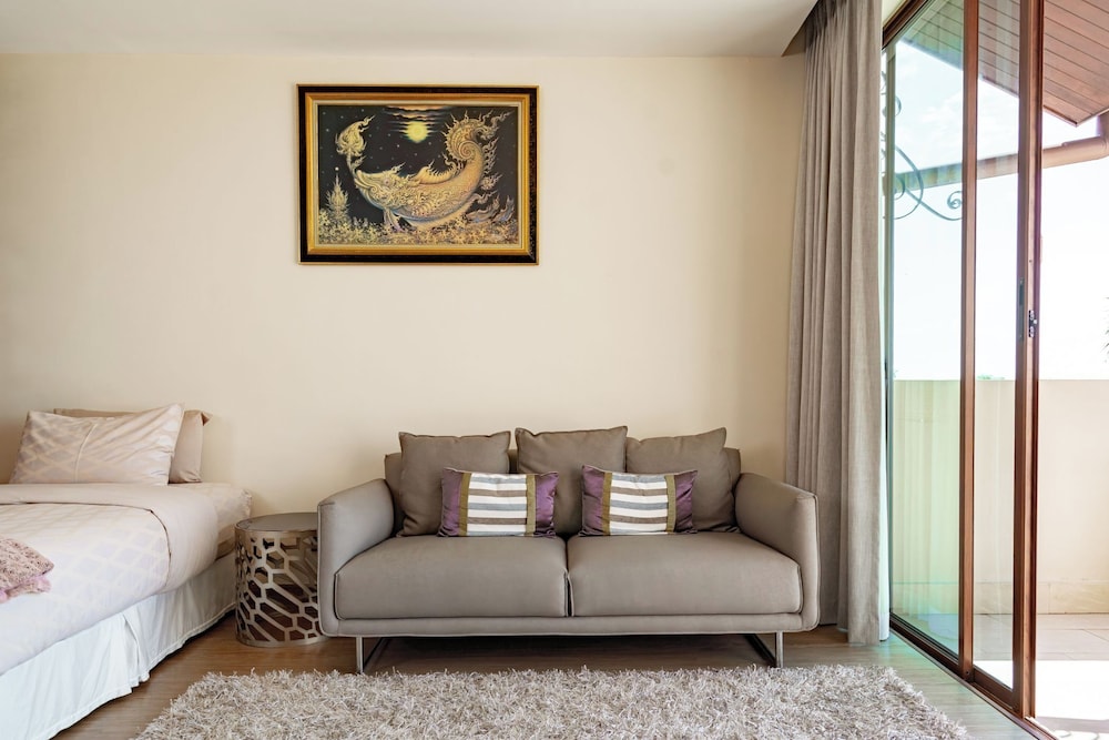 Deluxe Family Suite with Seaview photo 2