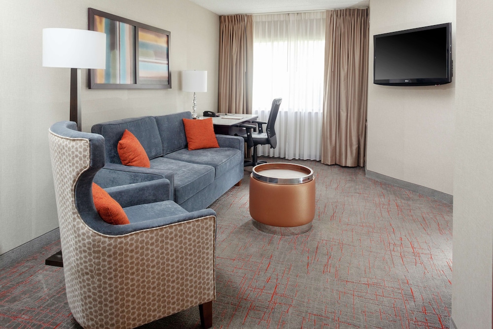 Suite, 1 King Bed, Non Smoking - Photo 4