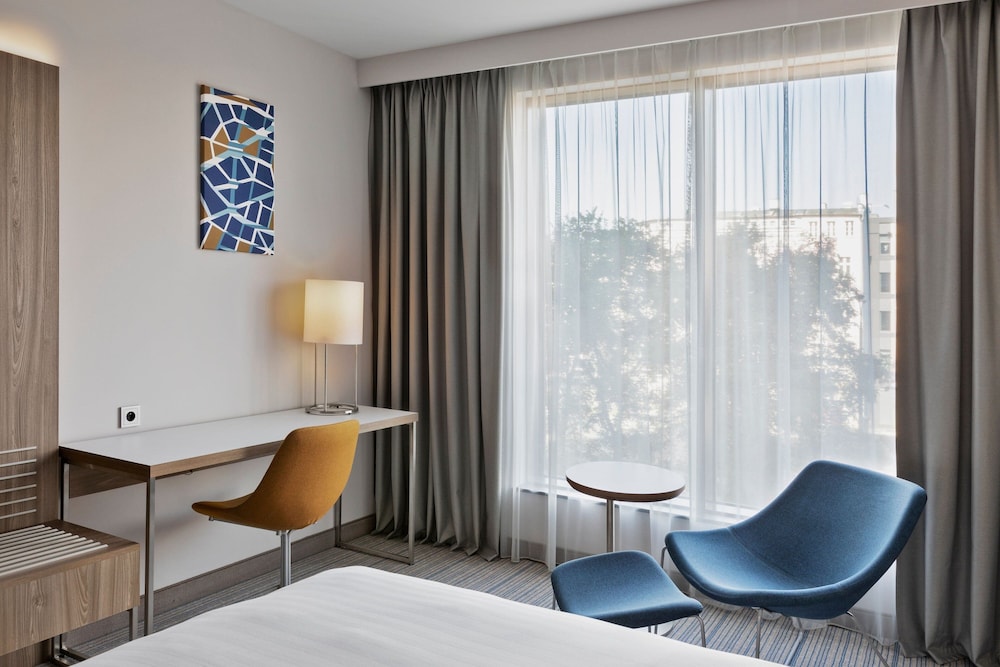 Standard Room, 1 King Bed, City View - Photo 4