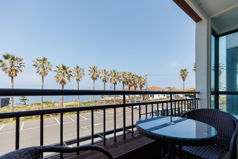 Ocean Terrace Family Twin photo 2