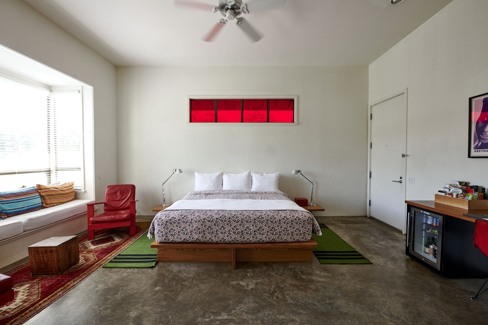 Courtyard King Suite