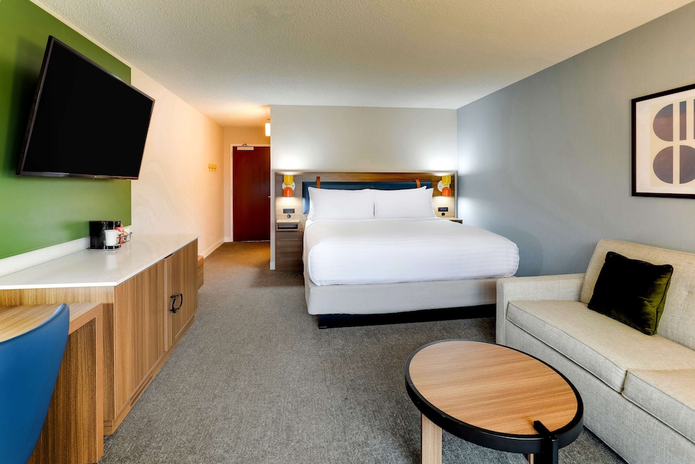 Room, 1 King Bed, Accessible - Photo 3