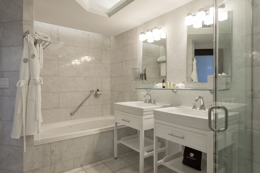 Suite, 1 Bedroom, City View (commodore)