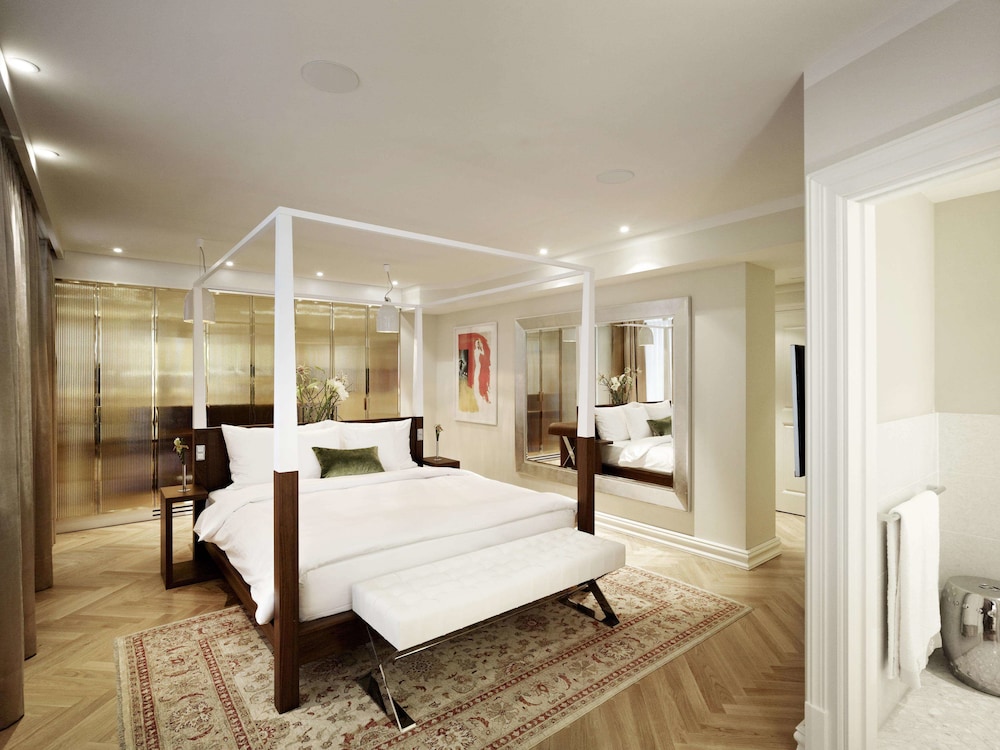 Luxury Room, 1 King Bed, Balcony photo 1