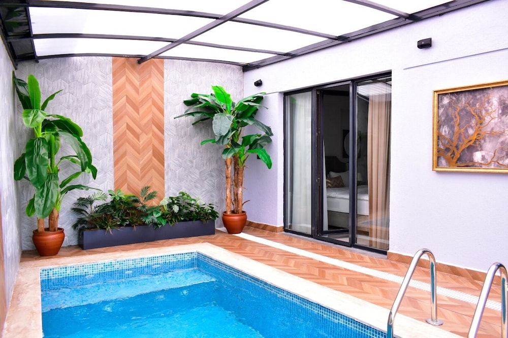Suite with Heated Pool
