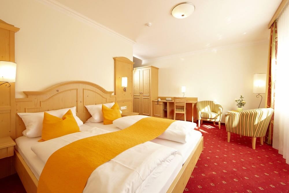 Deluxe Double Room, 1 Queen Bed, Balcony, Mountain View photo 2