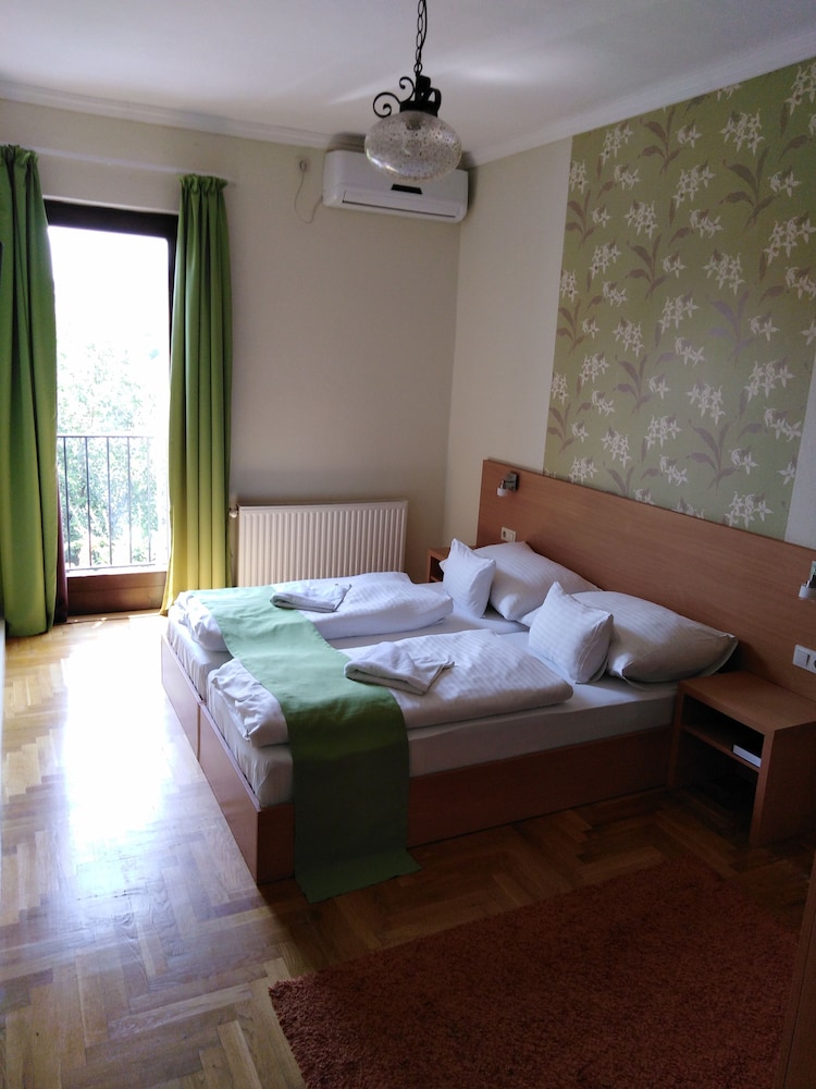Basic Double Room, 1 Double Bed photo 3