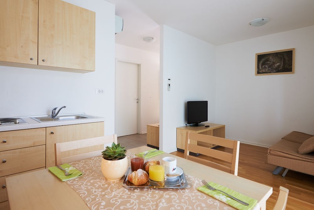 Two-Bedroom Apartment - Photo 2