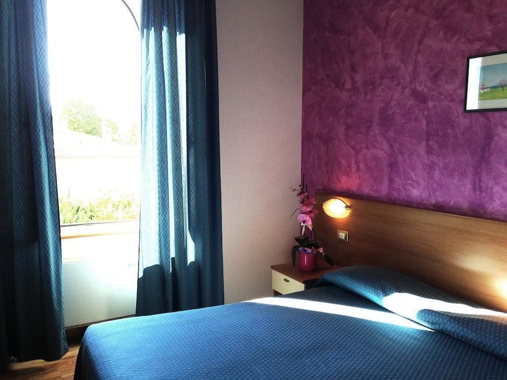 Double or Twin Room - Photo 12