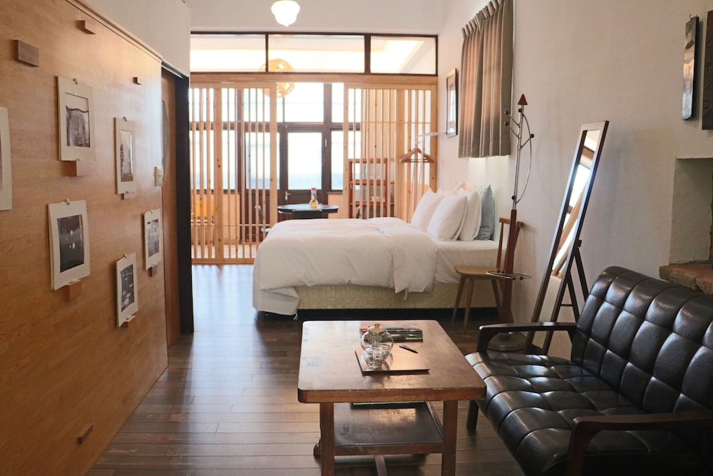 Gallery Suite, 1 Bedroom, Bathtub, Tower photo 2